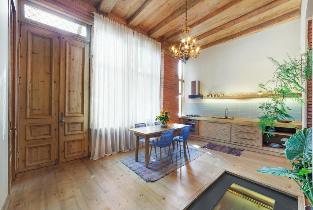 Appartamento Luxury House Tbilisi Esterno foto
