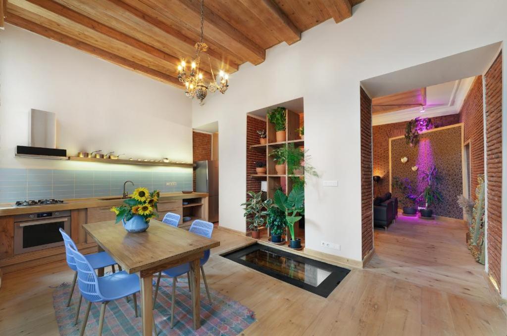 Appartamento Luxury House Tbilisi Esterno foto